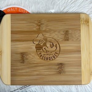 NIB 2018 Disney EPCOT Food & Wine Passholder Exclusive Cutting Board